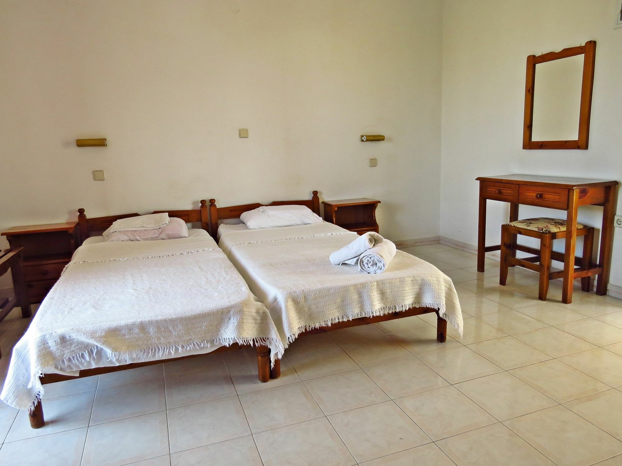 Debby Apartments Ialysos  Dış mekan fotoğraf