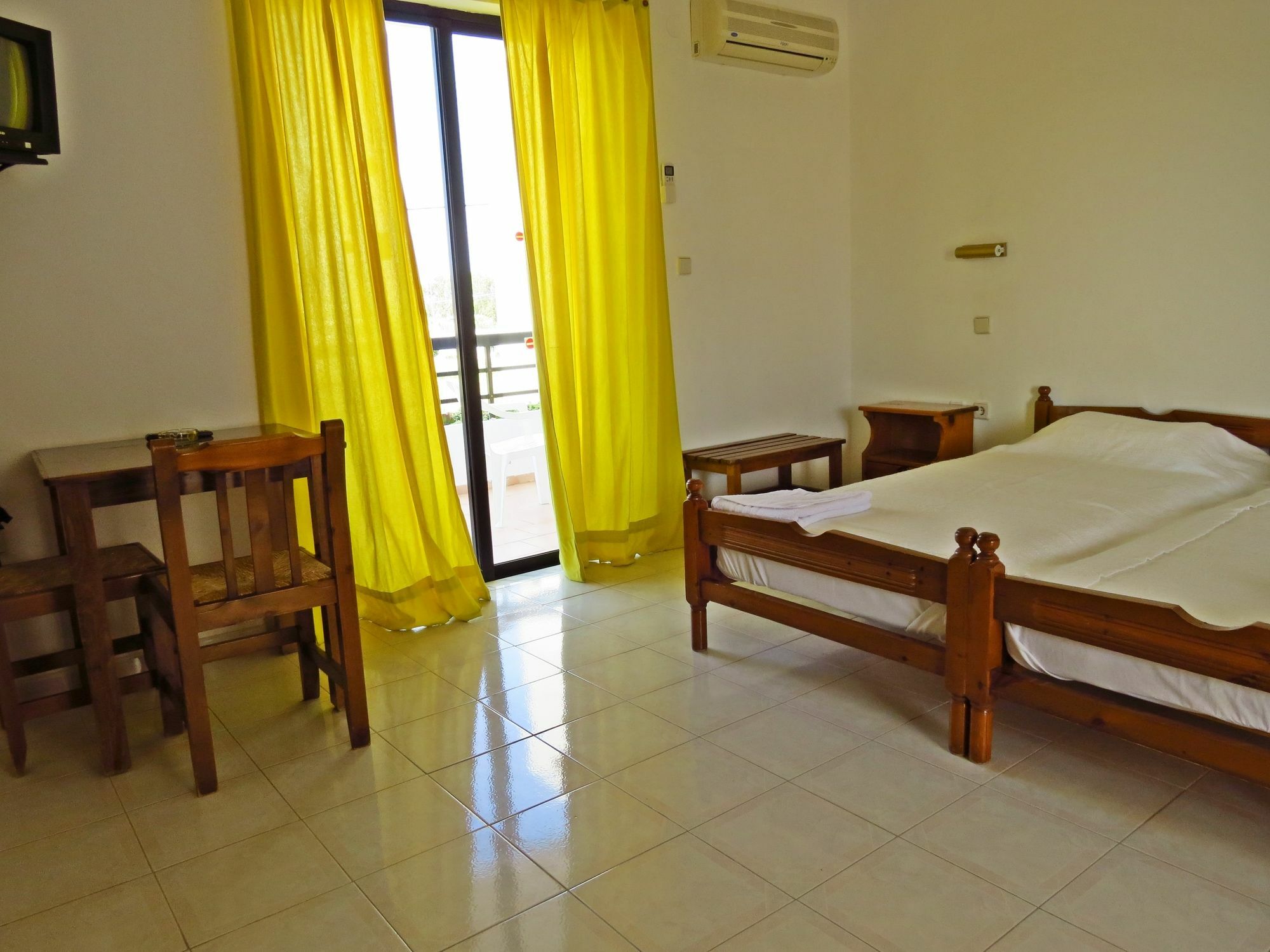 Debby Apartments Ialysos  Dış mekan fotoğraf